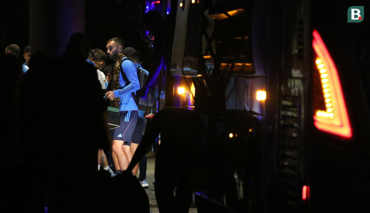 Suasana rombongan Timnas Argentina saat tiba di Hotel Fairmont, Jakarta, Jumat (16/6/2023) malam WIB. (Bola.com/Bagaskara Lazuardi)