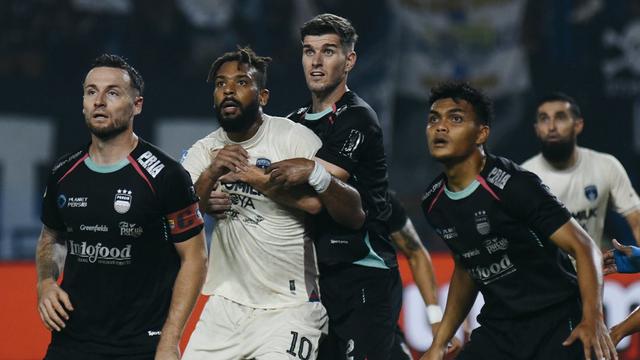 Persib Bandung Vs Persita Tangerang.