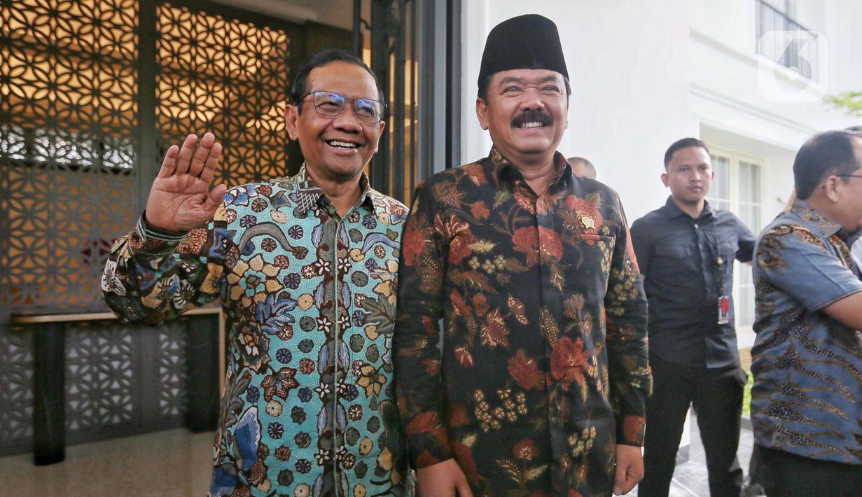 <p>Hadi Tjahjanto juga telah menyerahkan jabatan lamanya sebagai Menteri ATR/BPN kepada Agus Harimuti Yudhoyono (AHY). (Liputan6.com/Angga Yuniar)</p>
