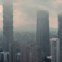 Polusi udara yang tinggi ditambah paparan sinar UV bisa menyebabkan kerusakan kulit. [Foto Ilustrasi: Pexels/Jimmy Liao]