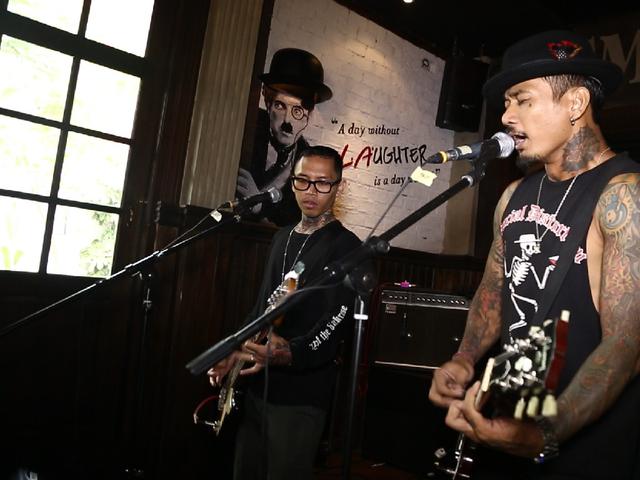 Jerinx Khawatir Ada Yang Meninggal Saat Konser Sid Showbiz Liputan6 Com Andai ku tahu malaikat mukan menjemputku izinkan aku mengucap kata taubat pada mu. meninggal saat konser sid