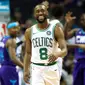 Guard Boston Celtics Kemba Walker mendapat resepsi hangat saat kembali ke markas klub lamanya, Charlotte Hornets, pada lanjutan NBA. (AFP/Streeter Lecka)