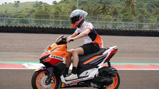 Marquez dan Espargaro Berkeliling Sirkuit Mandalika (AHM)