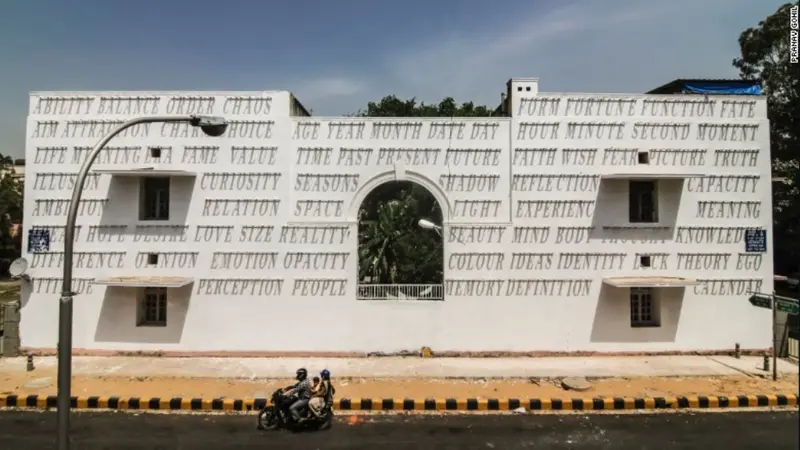 Menakjubkan, Lukisan Bayangan 'Berjalan' di Banguan Tua New Delhi