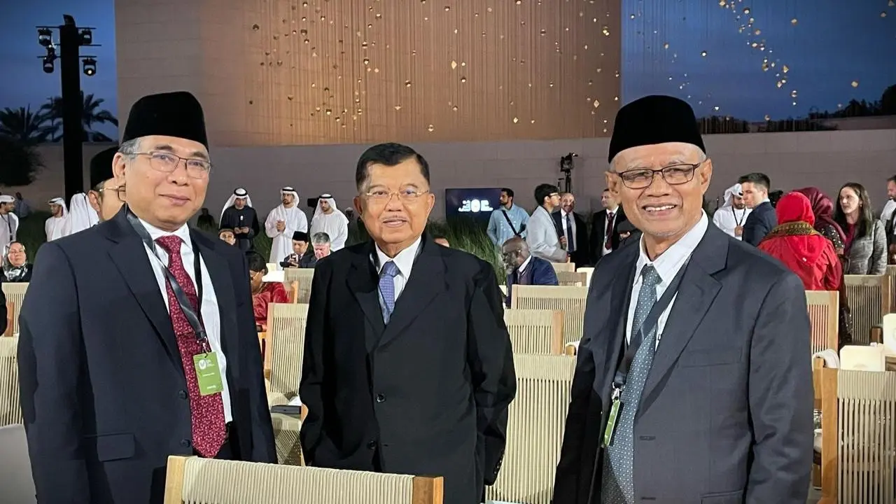 Wakil Presiden RI ke-10 dan 12, Jusuf Kalla bersama Ketua Umum PBNU, Yahya Cholil Staquf dan Ketua Umum PP Muhammadiyah, Haedar Nashir.
