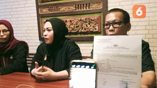 Konferensi pers kasus KDRT Ibu Bhayangkari di Makassar (Liputan6.com/Eka Hakim)