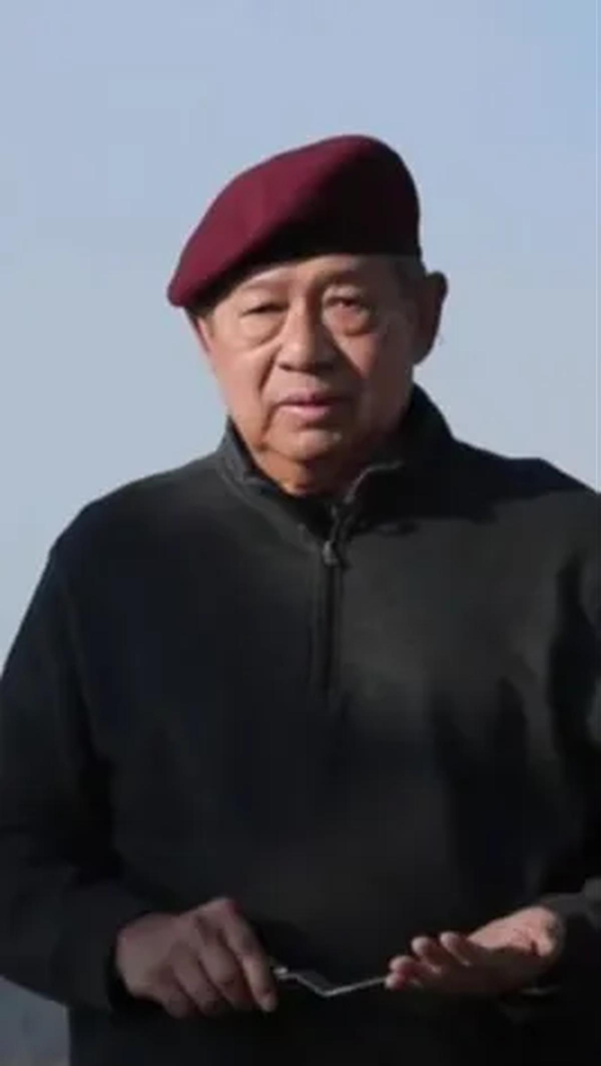 Sosok suami yang setia itu ialah Jenderal TNI (HOR) (Purn.) Susilo Bambang Yudhoyono.<br>