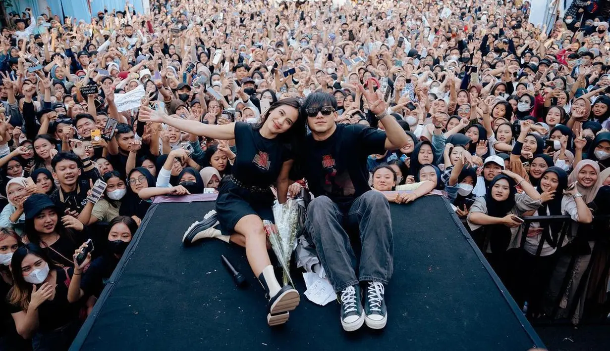 Jefri Nichol dan Pevita Pearce saat promo Sri Asih di Garut pada akhir September 2022. (Foto: Instagram/pevpearce)