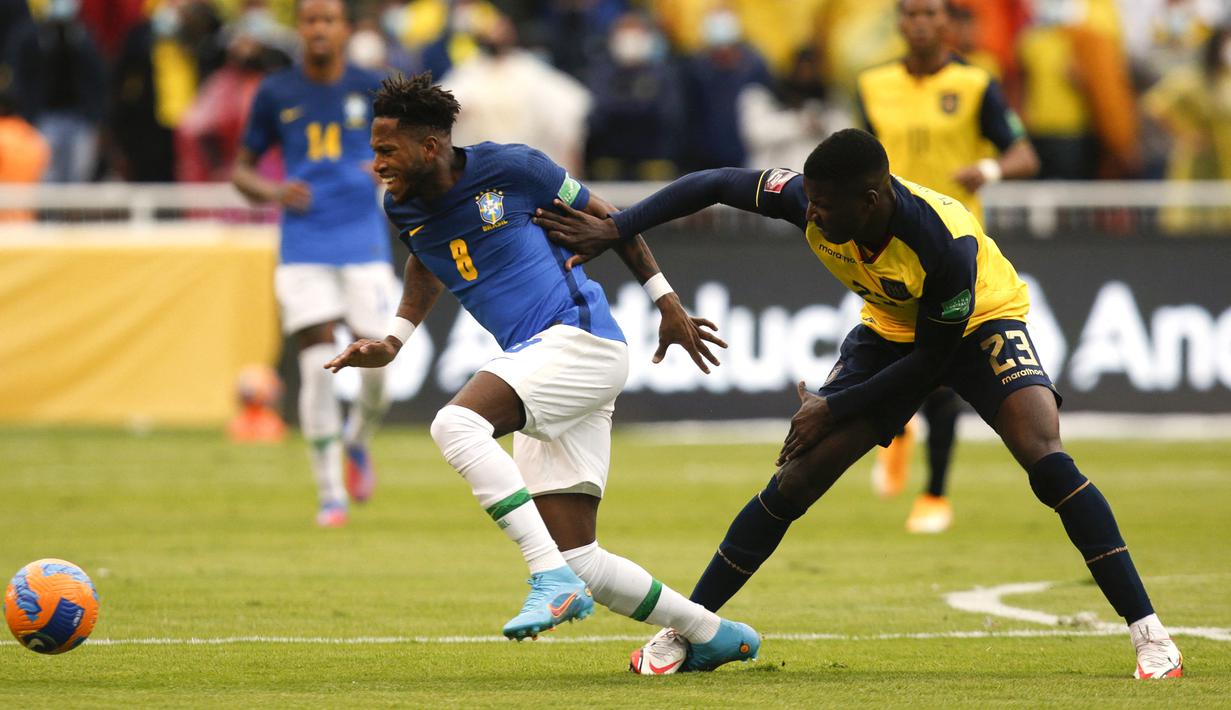 Fred. Gelandang Timnas Brasil yang telah mengumpulkan 24 caps sejak debutnya pada 2014 ini sama sekali belum mencetak 1 gol pun. Dalam laga terakhir kontra Ekuador, 28 Januari 2022, Brasil yang telah memastikan lolos ke Qatar bermain imbang 1-1 dan masih memuncaki klasemen. (AFP/Pool/Santiago Arcos)