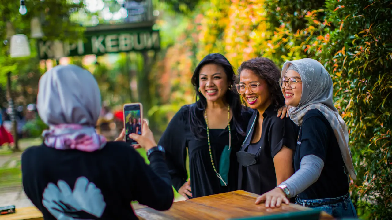 Komunitas untuk Ibu yang memanfaatkan fitur Komunitas di WhatsApp.