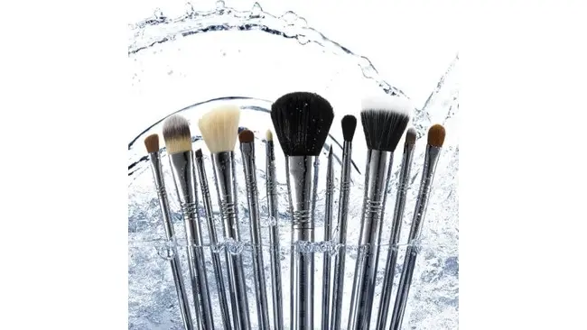 Kreasi makeup lebih mudah dan sempurna dengan aplikator kuas terbaru yang menjanjikan. 