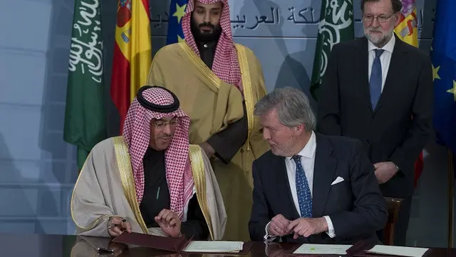 Putra Mahkota Arab Saudi, Mohammed bin Salman dan Menteri Pertahanan Spanyol menyaksikan penandatangan kerja sama pertahanan antar kedua negara