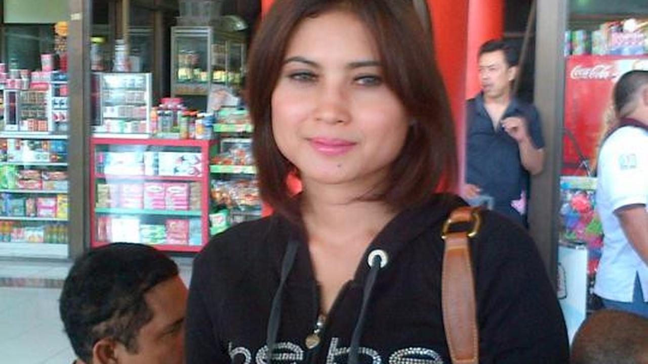 Pulang kampung, Novi diserbu warga yang ingin foto bareng