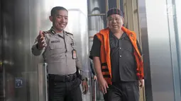 Dirut PT Sawit Golden Prima Hery Susanto Gun alias Abun tiba di gedung KPK, Jakarta, Selasa (13/2). Abun diperiksa sebagai saksi kasus TPPU atas tersangka Bupati Kutai Kartanegara, Kalimantan Timur Nonaktif Rita Widyasari. (Liputan6.com/Herman Zakharia)