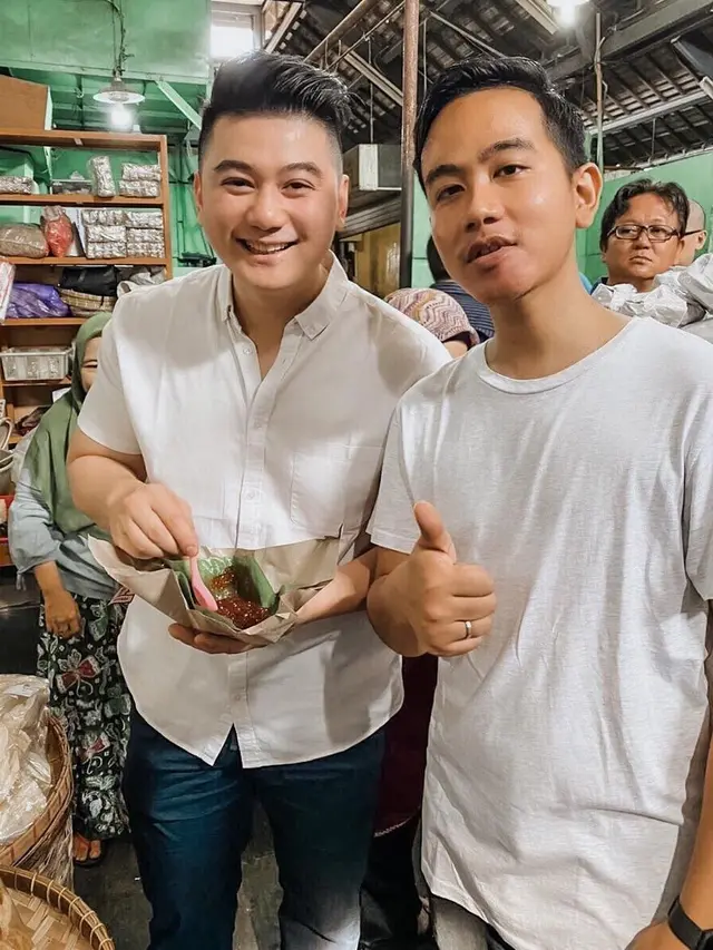 Potret Chef Arnold dan Gibran Rakabuming Blusukan Ke Pasar (sumber: instagram/arnoldpo)