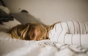 Mouth Taping untuk Tidur, Di Balik Tren Viral Ada Peringatan Medis yang Harus Diwaspadai