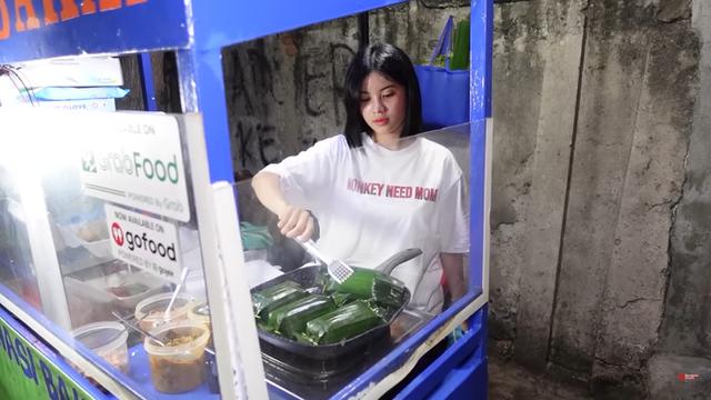 Melati Sesilia Eks JKT48 Jualan Nasi Bakar