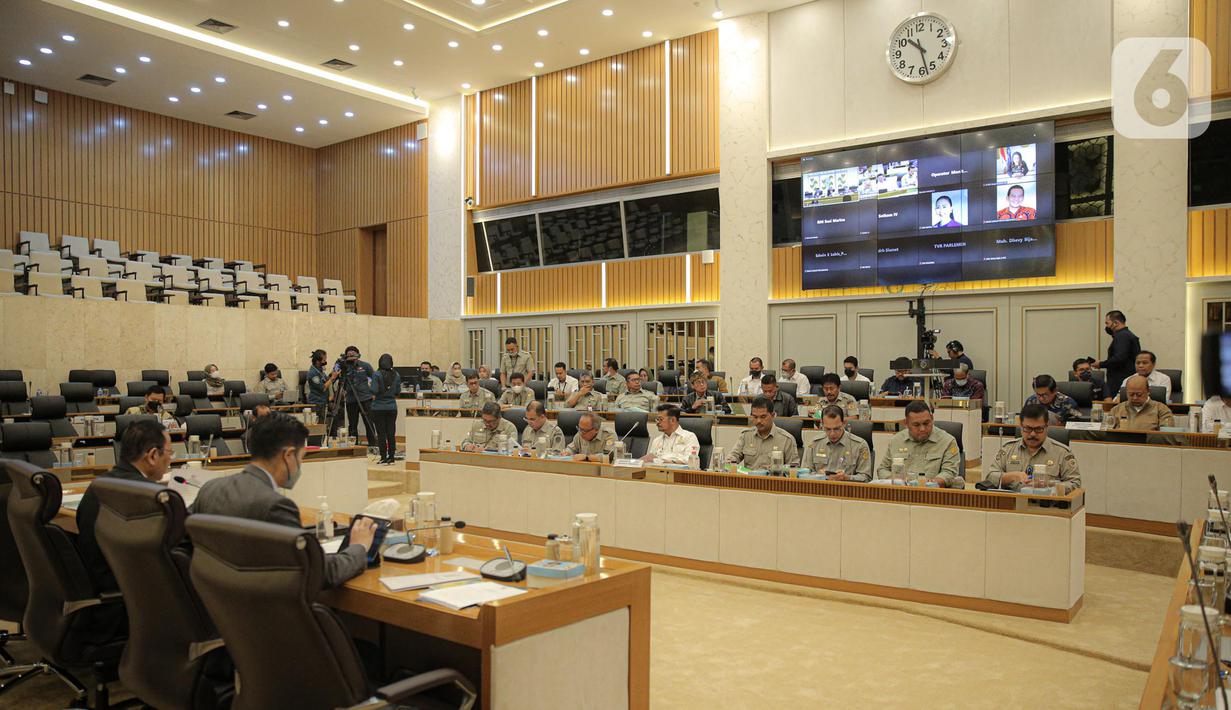 Suasana rapat kerja Menteri Pertanian (Mentan) Syahrul Yasin Limpo dengan Komisi IV DPR di Kompleks Parlemen Senayan, Jakarta, Senin (16/1/2023). Raker tersebut membahas mengenai Kinerja Kementerian Pertanian mulai dari program-program kerja yang tidak memberikan dampak signifikan terhadap petani, hingga data stok pangan yang berbeda. (Liputan6.com/Faizal Fanani)