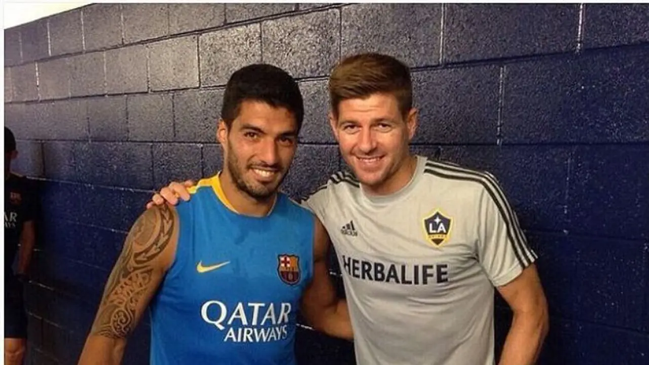 Gerrard Bersama Luis Suarez (Twitter)