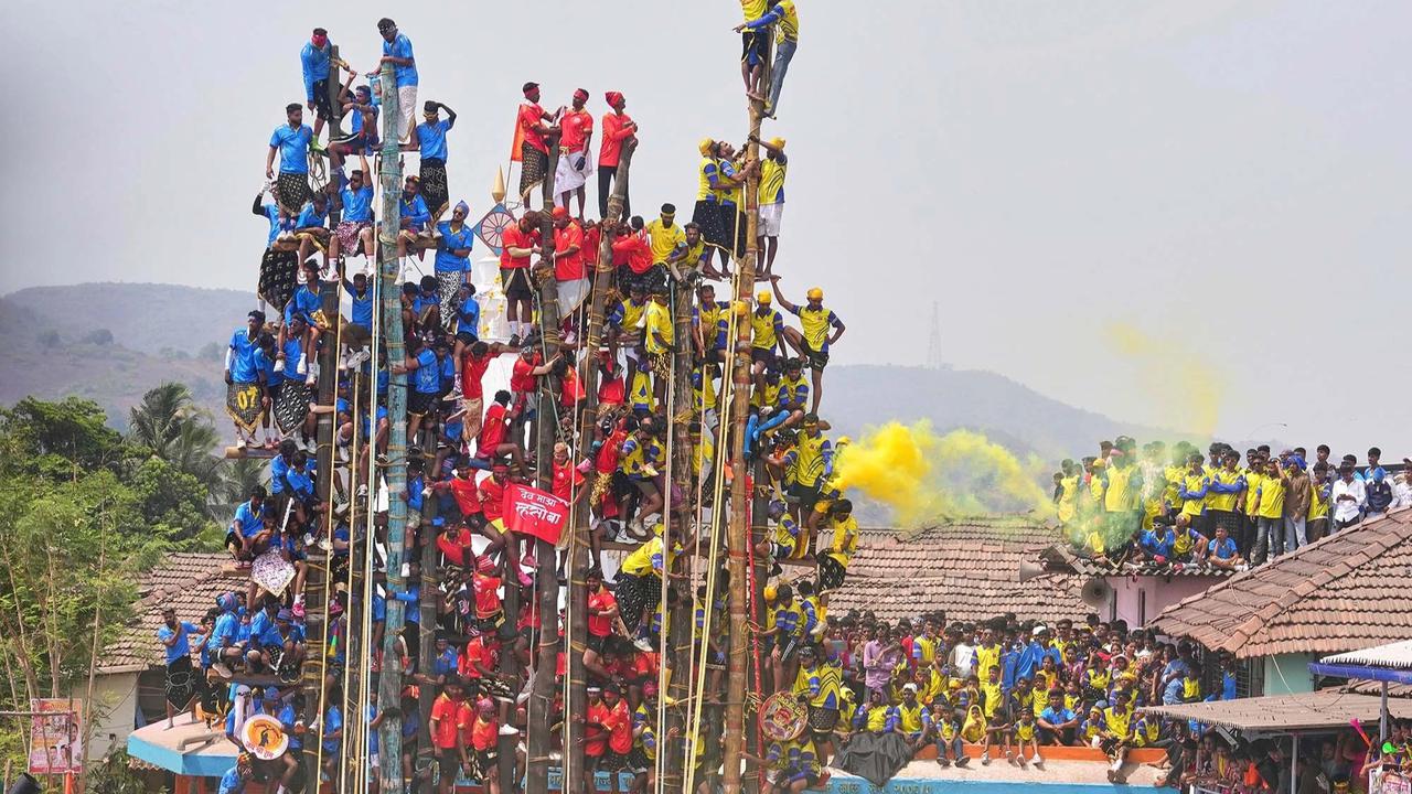FOTO:  Ujian Nyali Ketinggian  Dalam Tradisi Devkathis