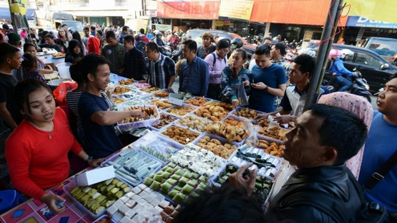 Berburu kuliner Ramadan di pasar takjil Benhil