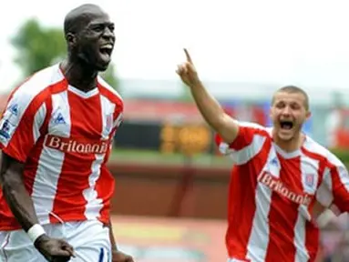 Stoke City&#039;s Mamady Sidibe celebrates after scoring the winning goal during the Premier league football match against Aston Villa at The Britannia Stadium, in Stoke-on-Trent, on August 23, 2008. AFP PHOTO/ANDREW YATES