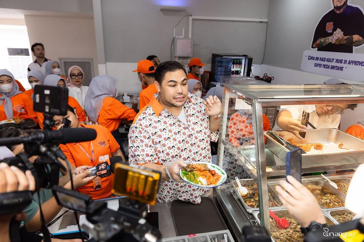 Ivan Gunawan Buka Bisnis Kuliner Baru, Harganya Mulai 15 Ribu sudah Bikin Perut Kenyang