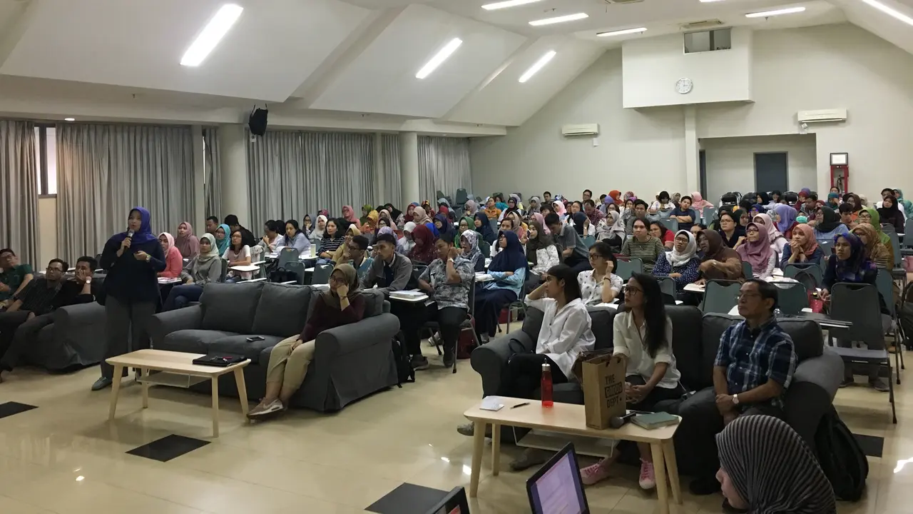 Suasana Kelas Program Magister Kesehatan Masyarakat, Universitas Indonesia