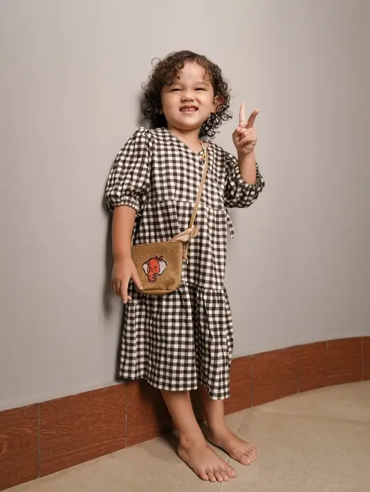 <p>Sedangkan anak kedua Fandy dan Dahlia lahir pada Mei 2019. Anak yang bernama Rose Christian ini merupakan anak perempuan satu-satunya. (Foto: Instagram/dahliachr)</p>