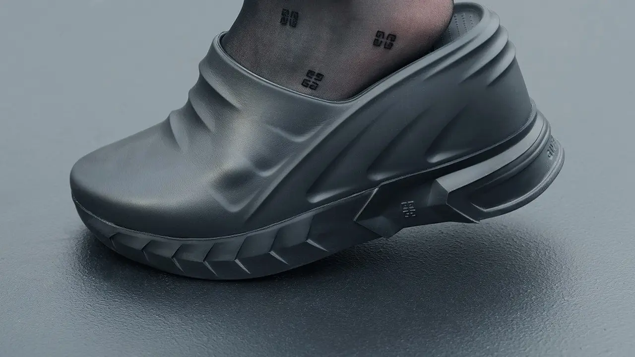 Givenchy Menghadirkan Alas Kaki Baru yang Revolusioner untuk Spring 2022
