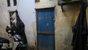Penampakan rumah indekos tempat anak berusia 6 bulan ditinggal sendirian. (Liputan6.com/ Fauzan)