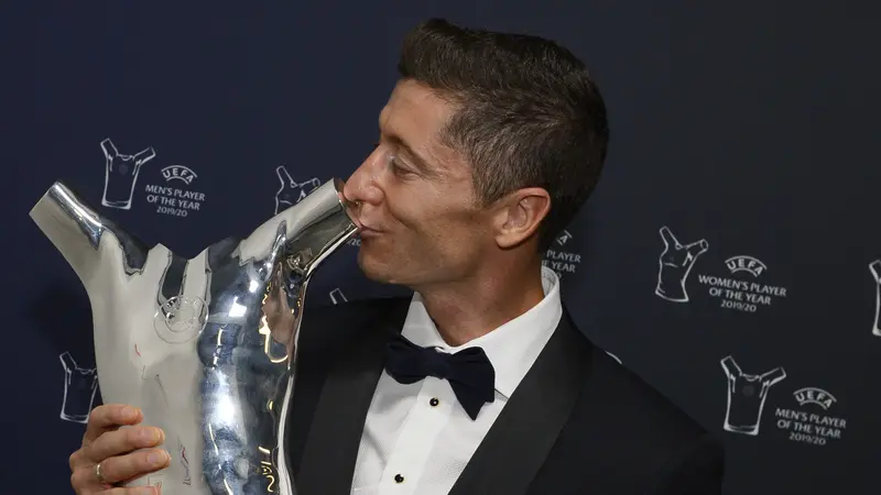 Robert Lewandowski Sabet Penghargaan Pemain Terbaik UEFA