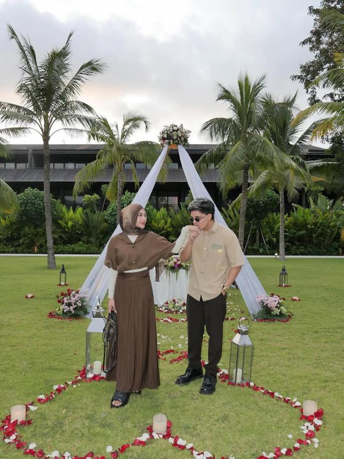 8 Potret Dekorasi Anniversary Pernikahan ke-5 Atta Aurel, Mewah Penuh Kejutan Romantis