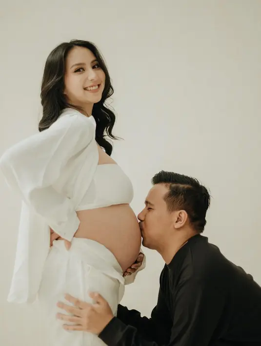 Meski tubuhnya sudah bertransformasi, sosok Clairine Clay tetap terlihat menawan. Malah, tidak sedikit yang menyebut sosoknya terlihat lebih bersinar dari biasanya. Banyak netizen pun membanjiri kolom komenat Instagramnya dengan berbagai pujian. (Liputan6.com/IG/@clairineclay)