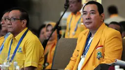 Tommy Soeharto terlihat mengikuti Rapat Paripurna membahas Tata Tertib Pemilihan Ketua Umum Partai Golkar di arena Munaslub, Bali, Minggu (15/5). Rapat diwarnai instruksi dari para anggota partai  dan pembahasan berlangsung alot (Liputan6.com/Johan Tallo)