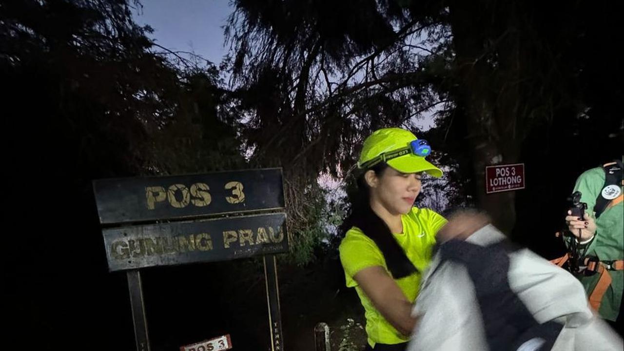 Yura Yunita Membagikan Foto Ketika di Pos 3 Gunung Prau