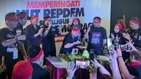 Ratusan aktivis pergerakan yang tergabung dalam Relawan Perjuangan Demokrasi (REPDEM), sayap PDI Perjuangan (PDIP) merayakan hari ulang tahunnya ke 19 di kantor DPN Repdem, Tebet Gudang Peluru, Jakarta Selatan, Minggu malam (10/12/2023). (Foto: Istimewa).