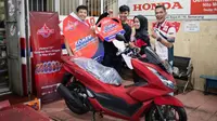 Pemenang program Sober Federal Oil membawa pulang hadiah 1 unit sepeda motor. (ist)