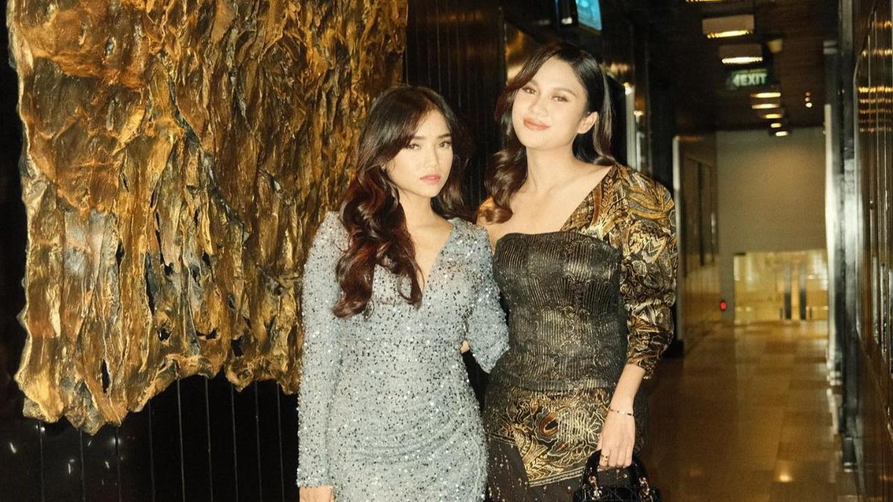 Ada juga yang salfok dengan penampilan Fuji. Potret Fuji ramai disebut cantik.<br>
