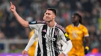 Dusan Vlahovic merayakan gol pertama Juventus dalam laga Serie A antara Juventus dan Udinese di Turin, Italia, Rabu, 29 Oktober 2025. (Fabio Ferrari/LaPresse via AP)