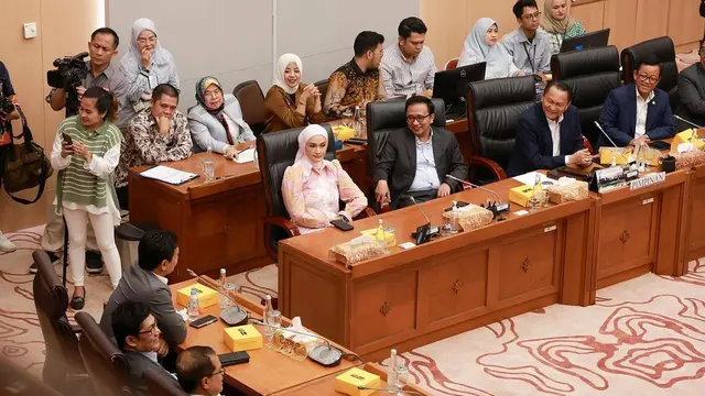 Potret gaya kerja Putri Zulhas (credit: instagram/putri_zulhas)