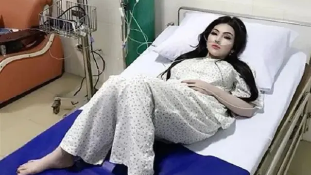 Pakai Makeup Tebal Saat Dibesuk Pacar, Influencer Diejek Netizen