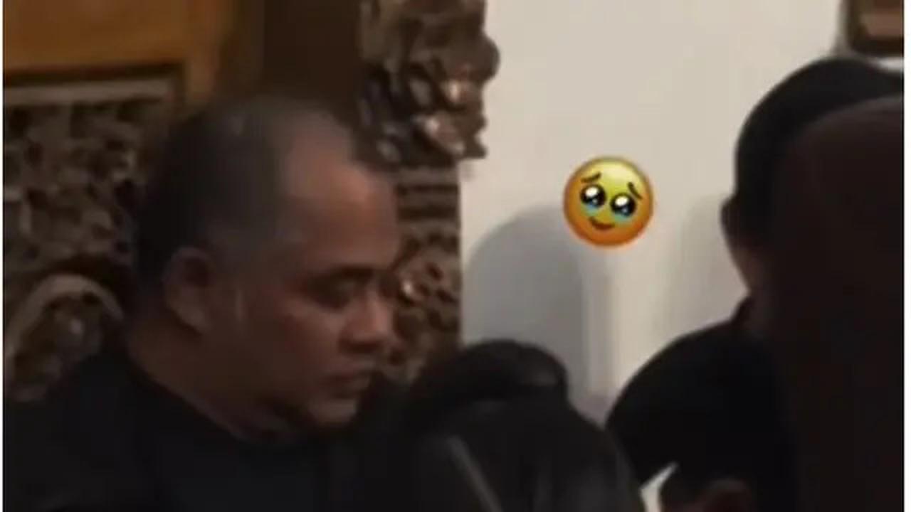 6 Potret DJ Panda Hadiri Pengajian Gus Iqdam, Momen Langka yang Curi Perhatian