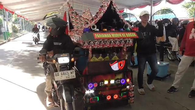 Terhambat Cuaca, Lebaran di Jalan