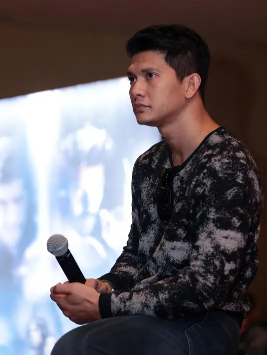 Demi bisa mendalami perannya sebagai tentara dari negara Laos, ia juga mempelajari beberapa kata dalam bahasa Laos dan cara menyampaikan dialeknya. (Deki Prayoga/Bintang.com)