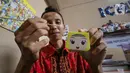 Karyawan melakukan rancang bangun model kertas atau papercraft di rumah produksi Ichinogami di Kemanggisan, Jakarta Barat, Kamis (31/8/2023). (Liputan6.com/Angga Yuniar)