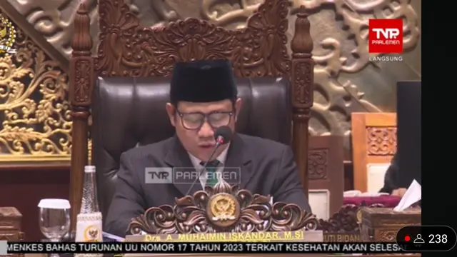 Wakil Ketua DPR RI Muhaimin Iskandar (Cak Imin) memimpin rapat paripurna, Selasa (9/7/2024).