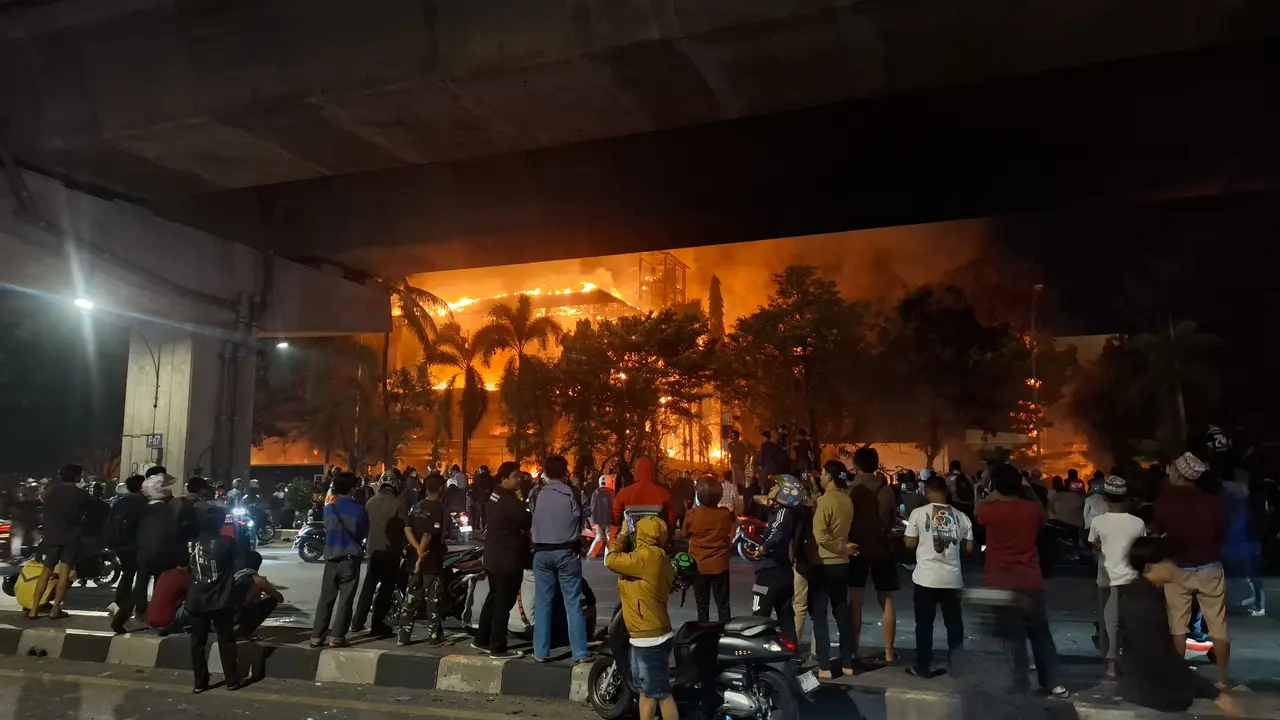 Polisi amankan 10 terduga pelaku kerusuhan di DPRD Makassar