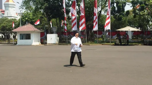 Siti Nurbaya, Menteri Lingkungan Hidup dan Kehutanan dalam Kabinet Kerja 2014-2019, tiba di Istana. (Merdeka.com/Titin Supriatin)