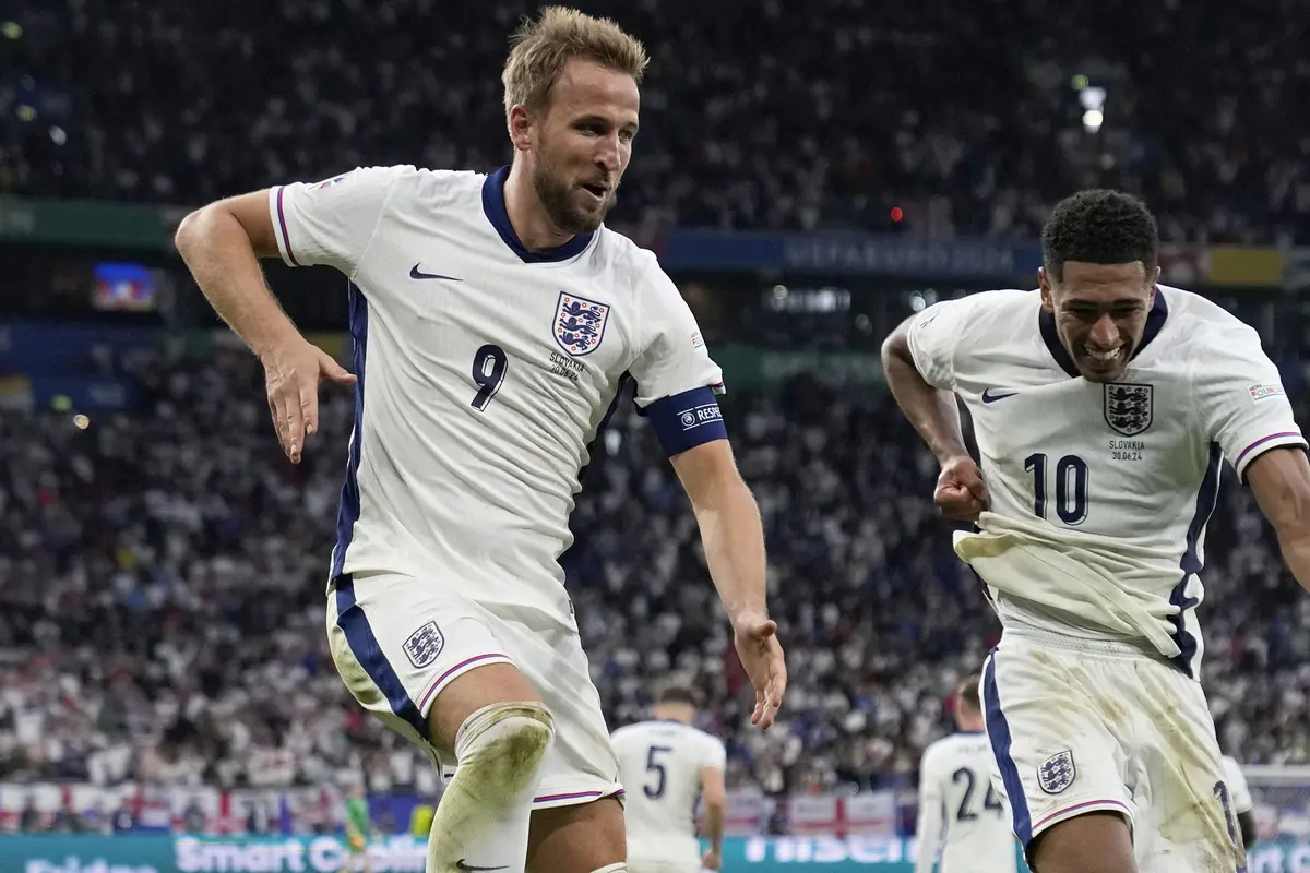 Foto: Momen Tandukan Harry Kane yang Bawa Inggris Comeback atas Slovakia di Babak 16 Besar Euro 2024